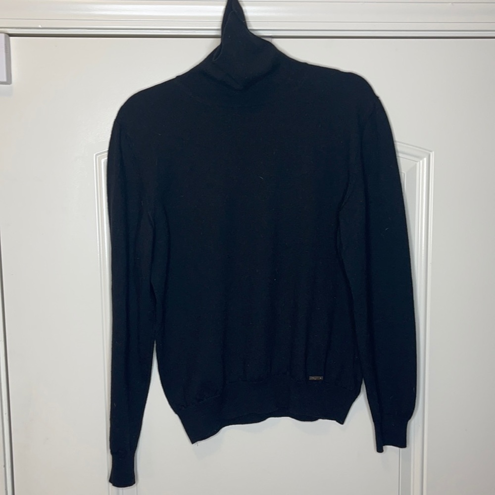NWOT DSquared2 100%virgin wool turtleneck. Size L
